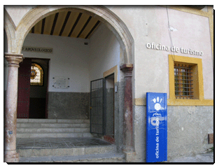Fachada Oficina de Turismo en Plaza del Castillo